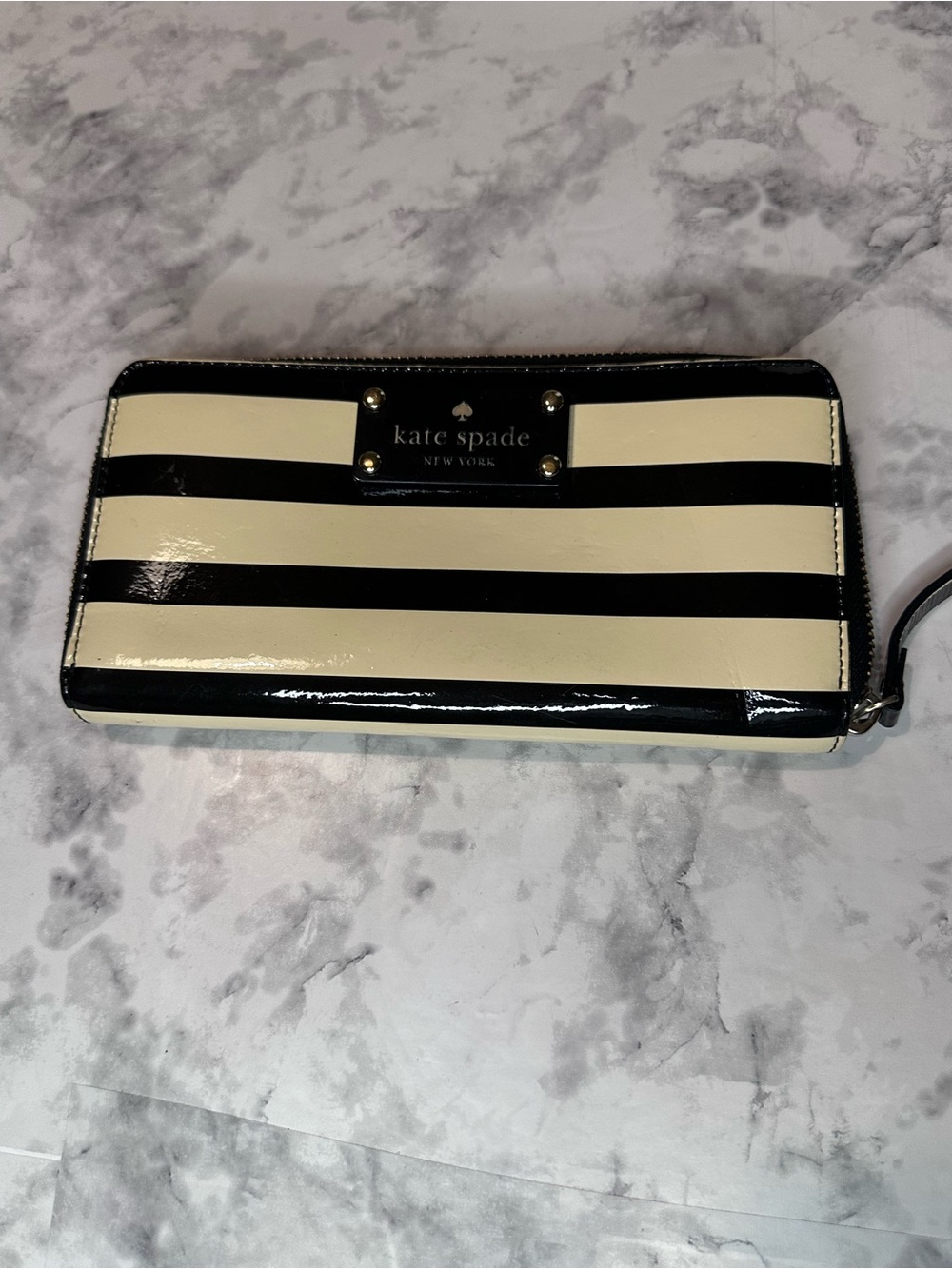 Kate Spade New York Wallet Black/Cream Patent Leather Zip Around Wristlet